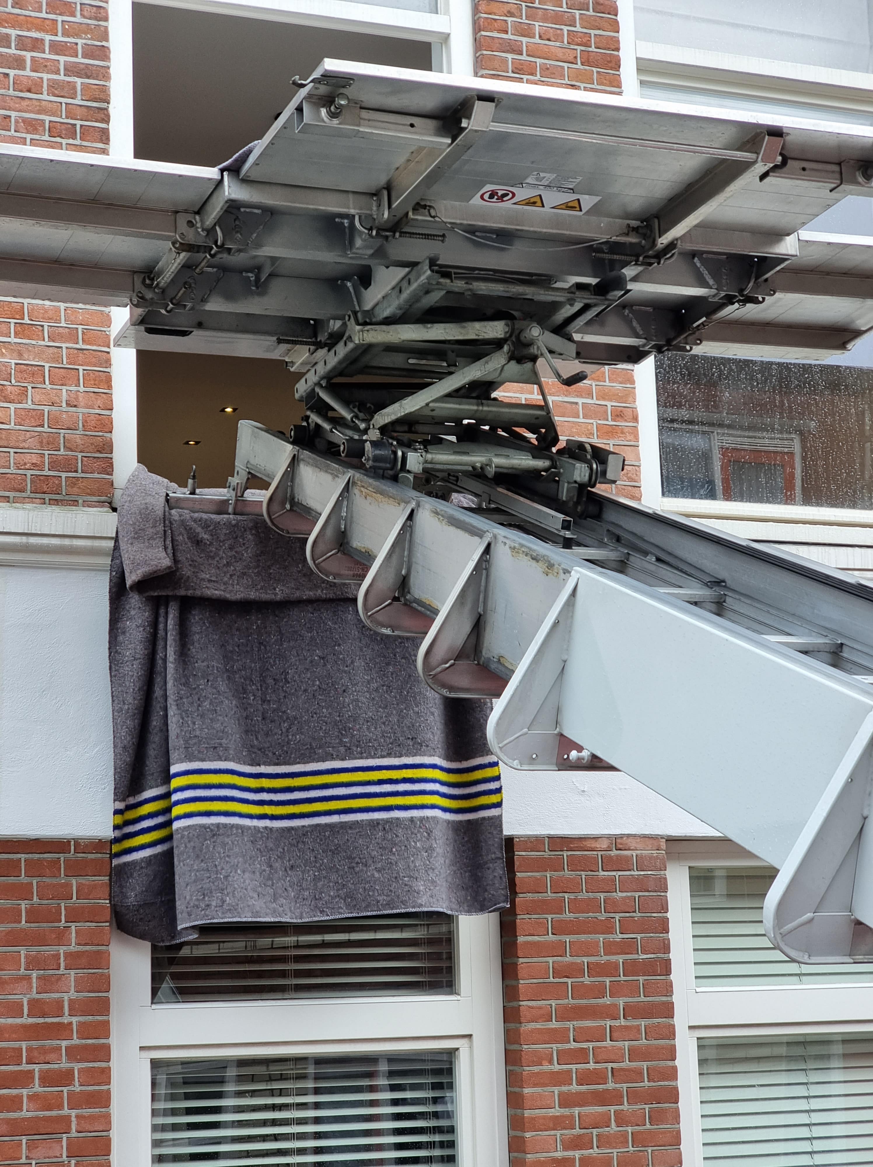 verhuislift raam-min.jpg